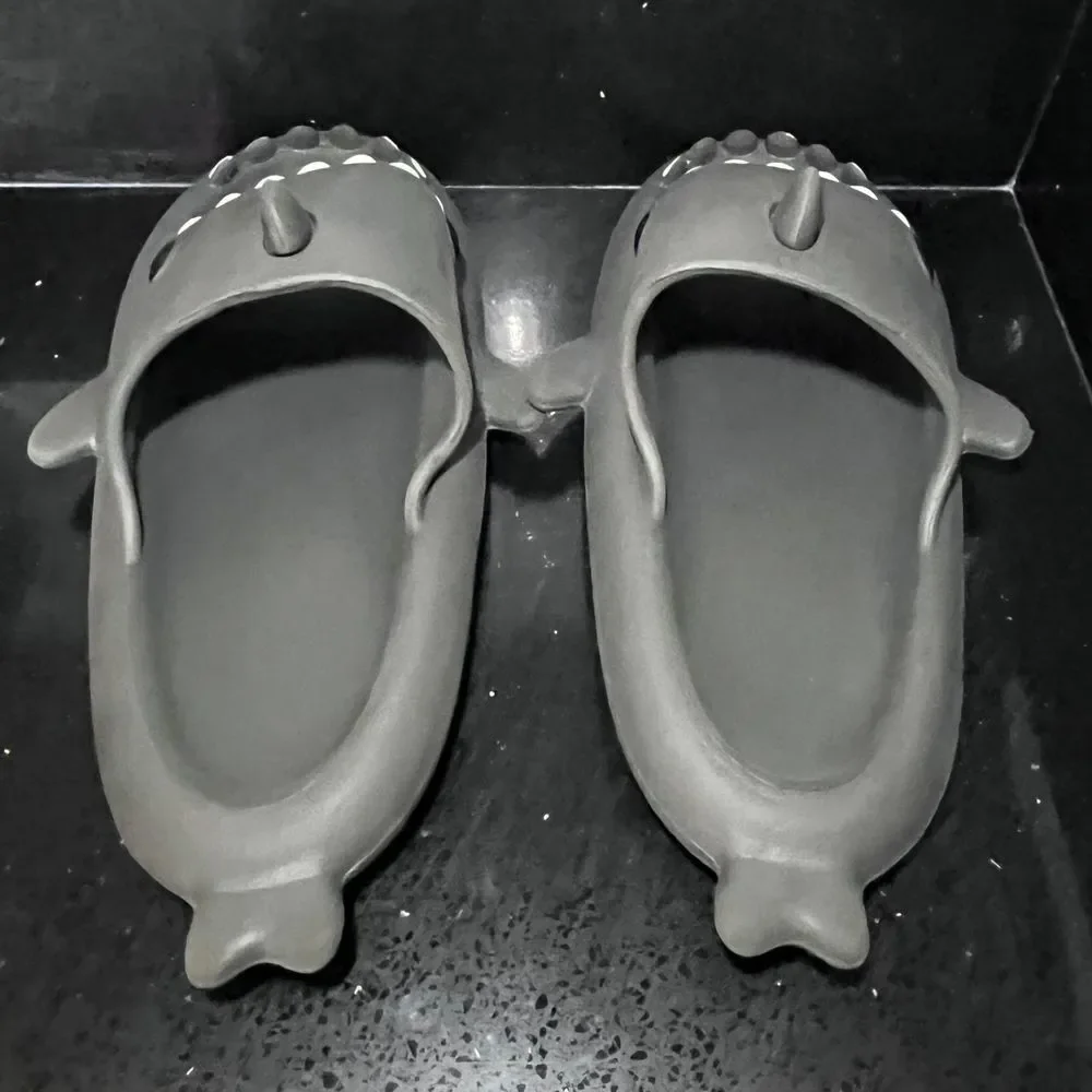 Unisex‎ novelty shark slides EUC sz 44/45